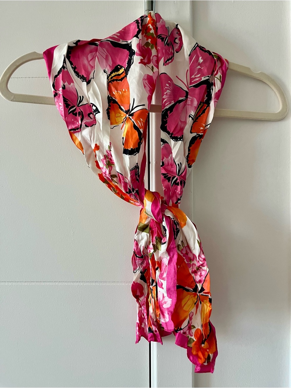 Beautiful vintage Oscar de la Renta silk scarf
